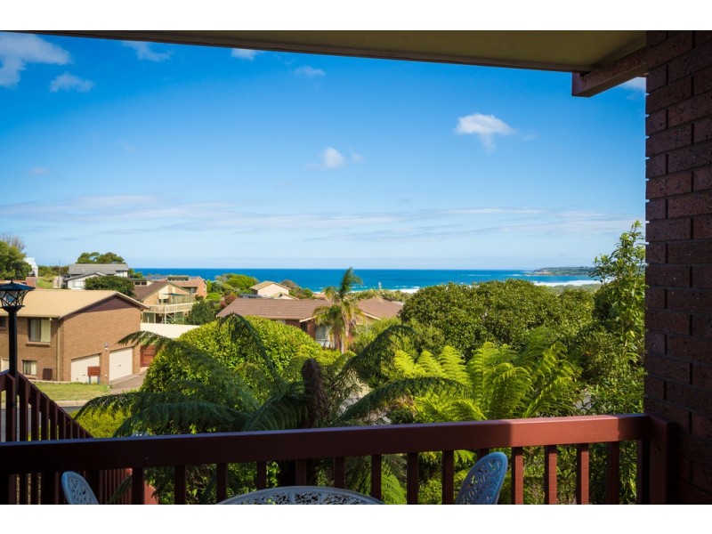 5 WARATAH COURT, Tura Beach NSW 2548