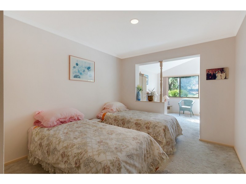 5 WARATAH COURT, Tura Beach NSW 2548