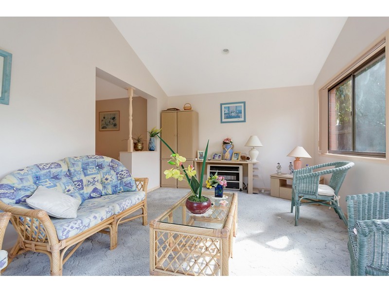 5 WARATAH COURT, Tura Beach NSW 2548