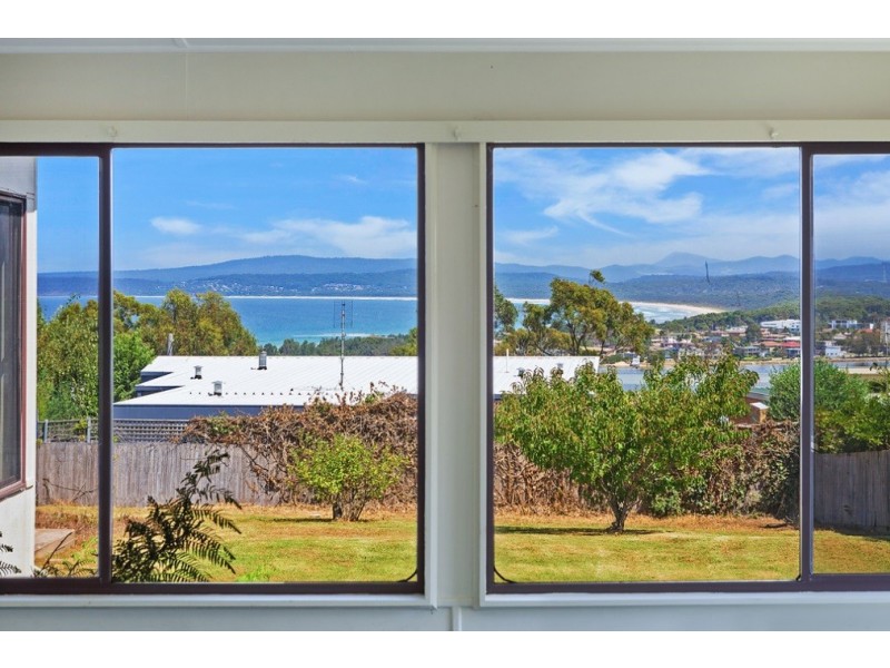 34 LAKEVIEW AVENUE, Merimbula NSW 2548