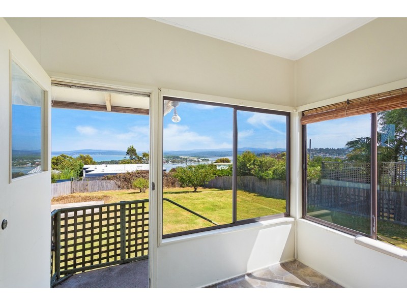 34 LAKEVIEW AVENUE, Merimbula NSW 2548