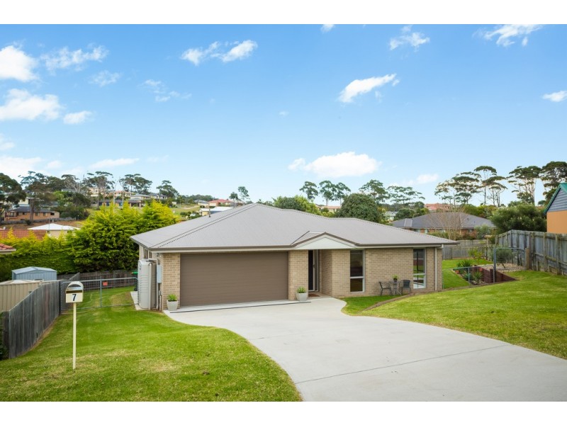 7 ENDEAVOUR COURT, Tura Beach NSW 2548
