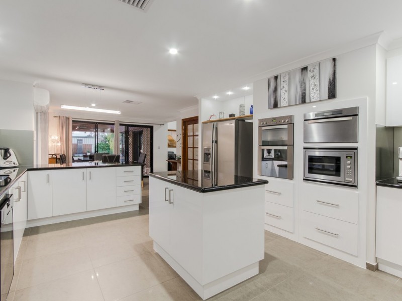 8 Dunkirk Court, Port Kennedy WA 6172