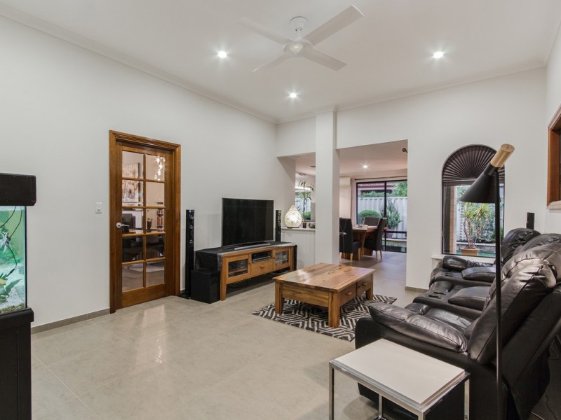 8 Dunkirk Court, Port Kennedy WA 6172