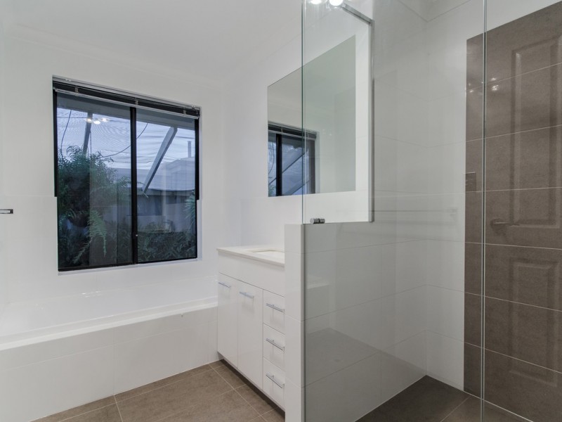 8 Dunkirk Court, Port Kennedy WA 6172