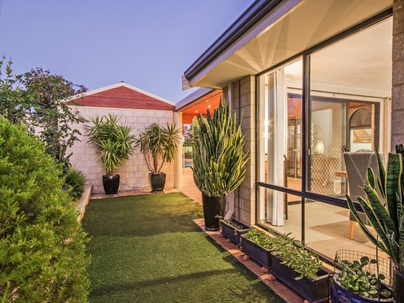 8 Dunkirk Court, Port Kennedy WA 6172