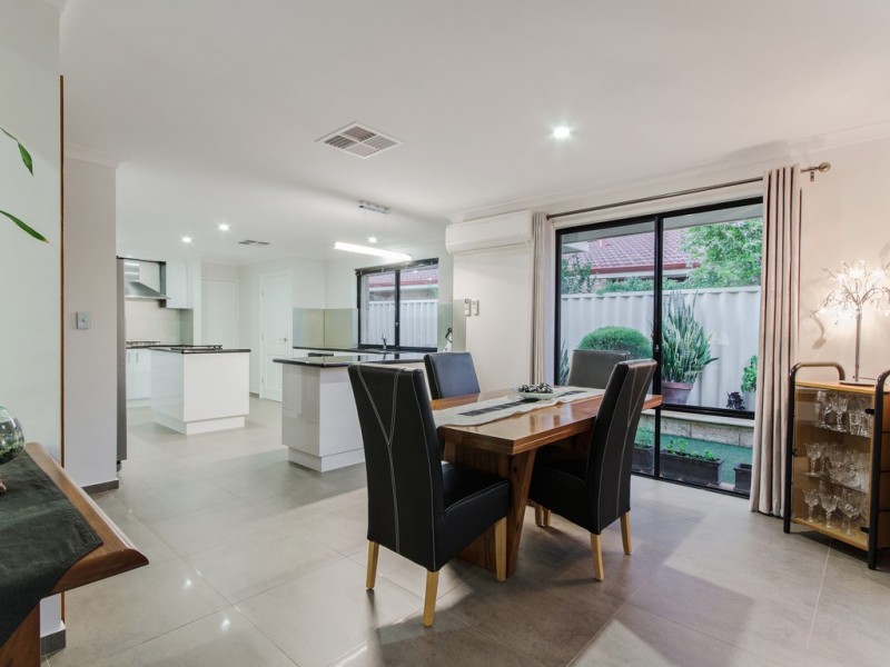 8 Dunkirk Court, Port Kennedy WA 6172