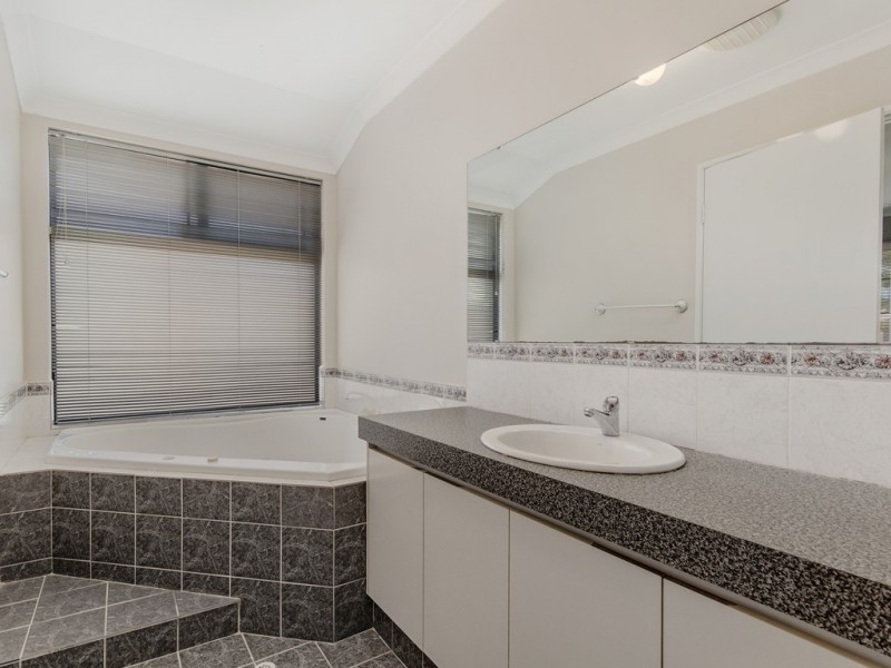 54 Chelmsford Avenue, Port Kennedy WA 6172