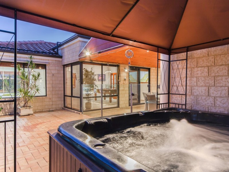 8 Dunkirk Court, Port Kennedy WA 6172