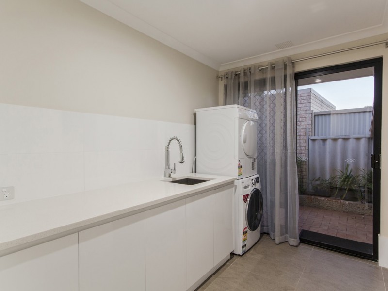 8 Dunkirk Court, Port Kennedy WA 6172