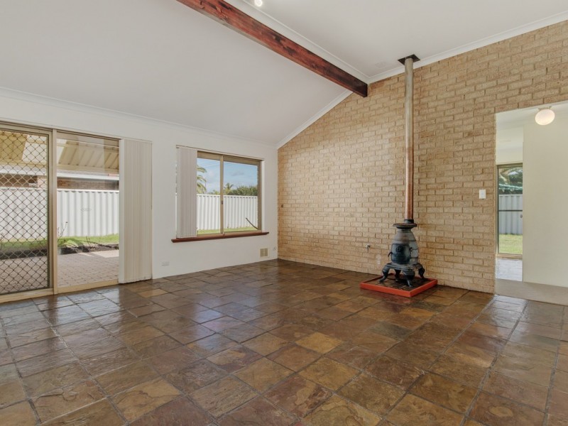 2 Hope Place, Waikiki WA 6169