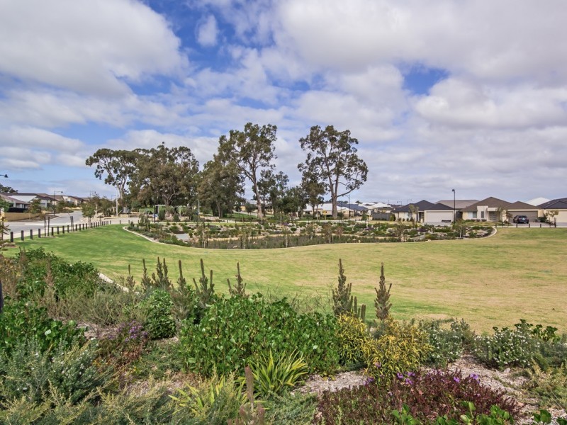 13/2 Louvre Way, Baldivis WA 6171