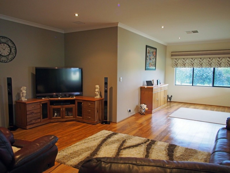 7 Chidlow Way, Roelands WA 6226