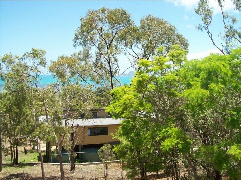 19 Roseric Crescent, Hideaway Bay QLD 4800