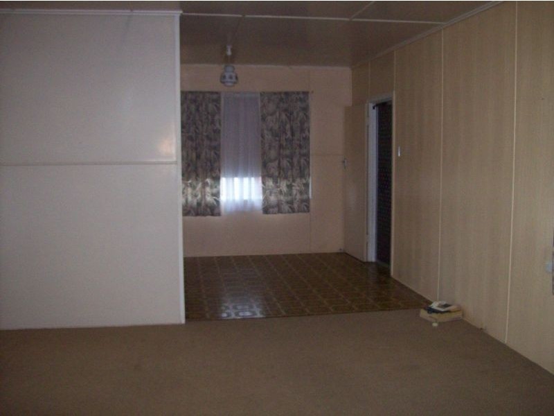 8 Phaff Street, Proserpine QLD 4800