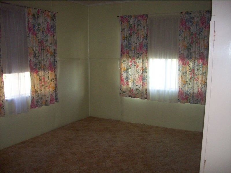 8 Phaff Street, Proserpine QLD 4800