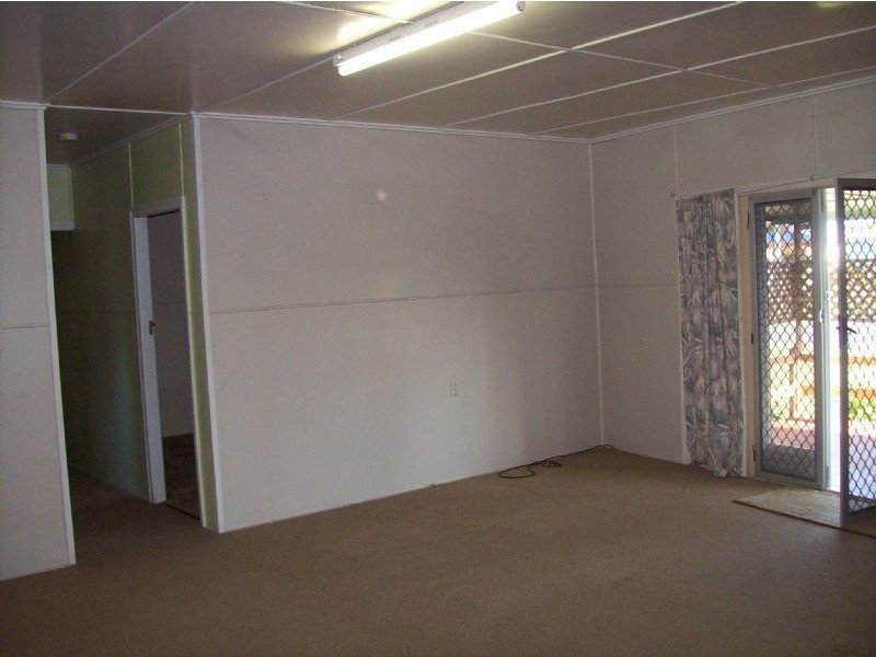 8 Phaff Street, Proserpine QLD 4800