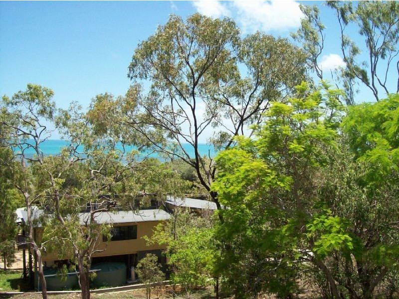 19 Roseric Crescent, Hideaway Bay QLD 4800
