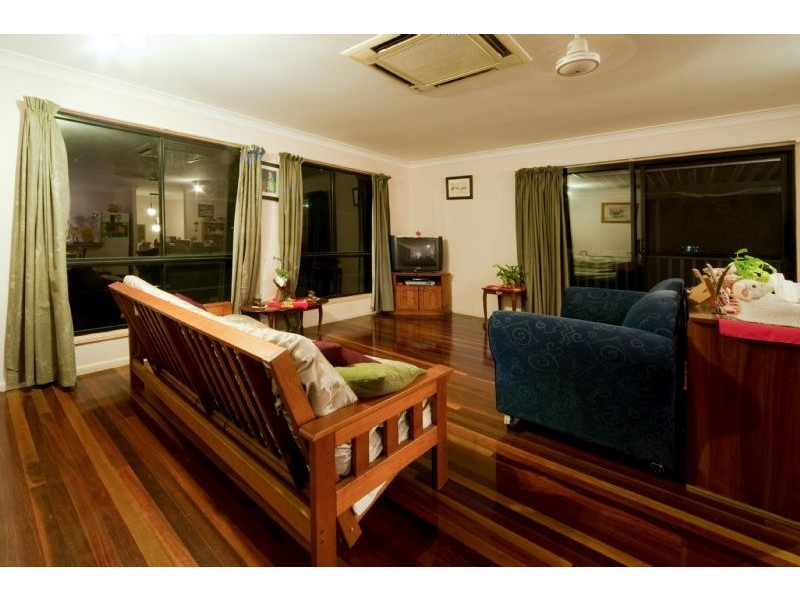8 Grace Avenue, Cannonvale QLD 4802