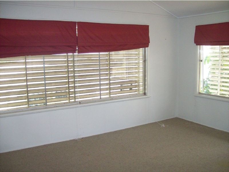 8 Edward Street, Proserpine QLD 4800