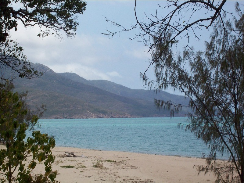 100 Gloucester Avenue, Hideaway Bay QLD 4800