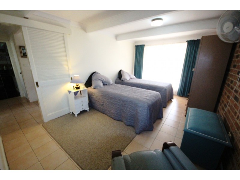 8 Hutcheson St, Hat Head NSW 2440