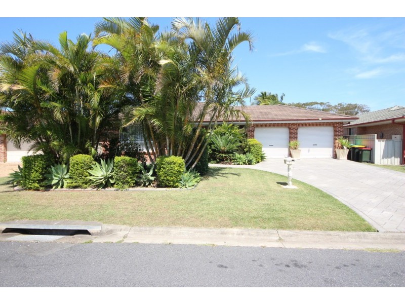 17 Athol Elliott Pl, South West Rocks NSW 2431