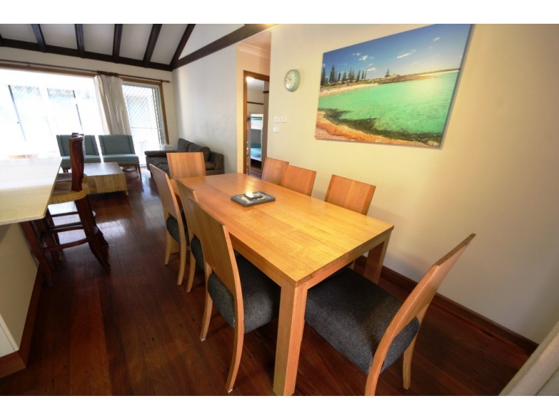 30 Bay St, Hat Head NSW 2440