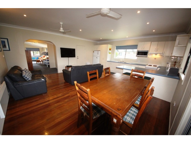 17 Straight St, Hat Head NSW 2440