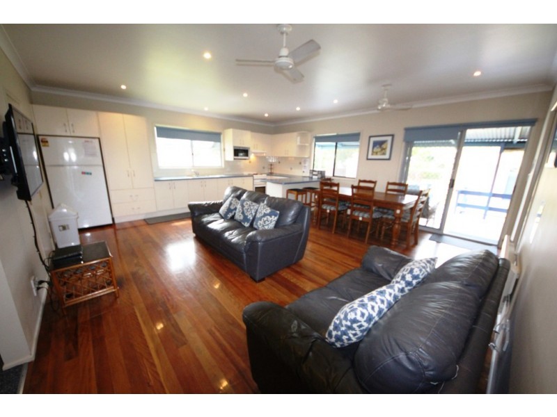 17 Straight St, Hat Head NSW 2440