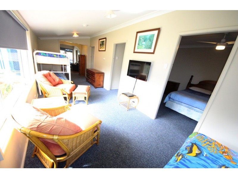 17 Straight St, Hat Head NSW 2440