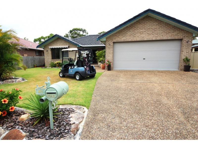 41 Athol Elliott Pl, South West Rocks NSW 2431