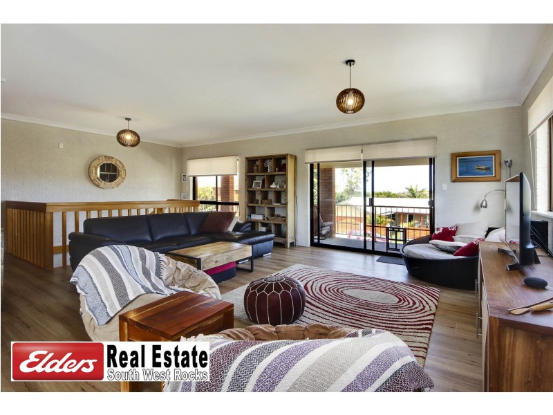 1 Lionel Hogan Cl, South West Rocks NSW 2431