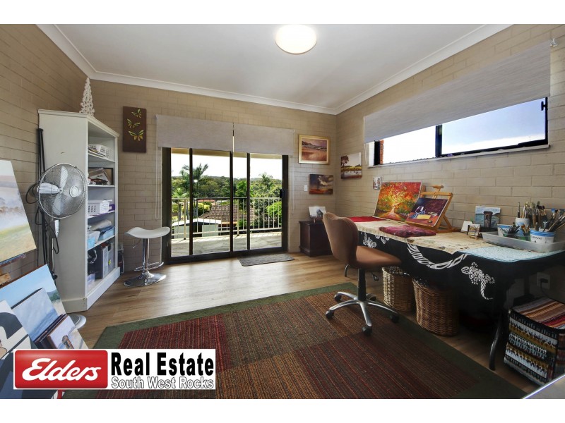 1 Lionel Hogan Cl, South West Rocks NSW 2431