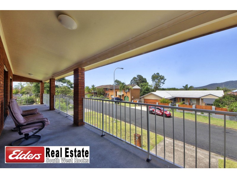 1 Lionel Hogan Cl, South West Rocks NSW 2431