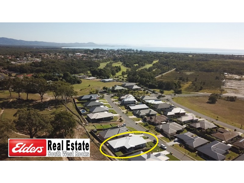 11 Rosedale Ave, South West Rocks NSW 2431