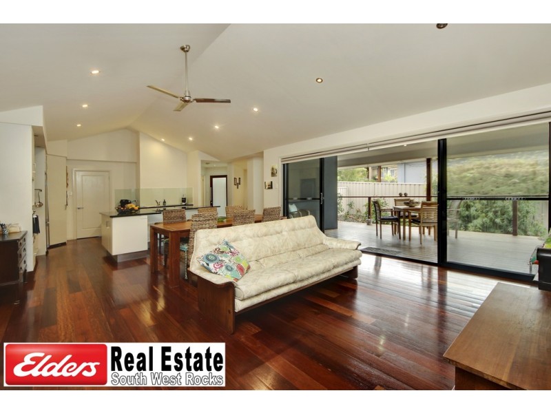 25 Waianbar Ave, South West Rocks NSW 2431