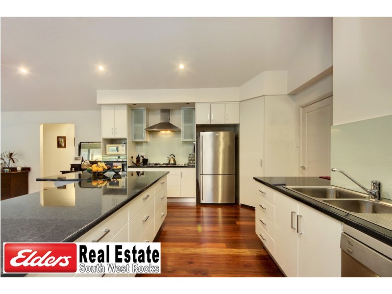 25 Waianbar Ave, South West Rocks NSW 2431