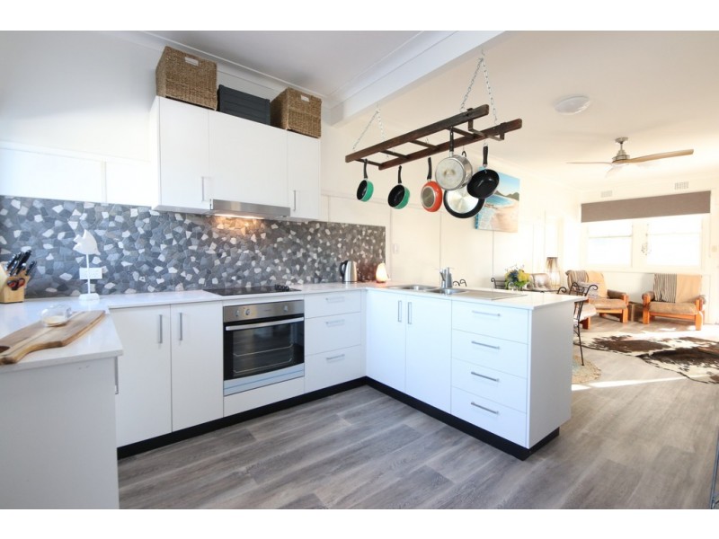 16 Memorial Avenue, South West Rocks NSW 2431
