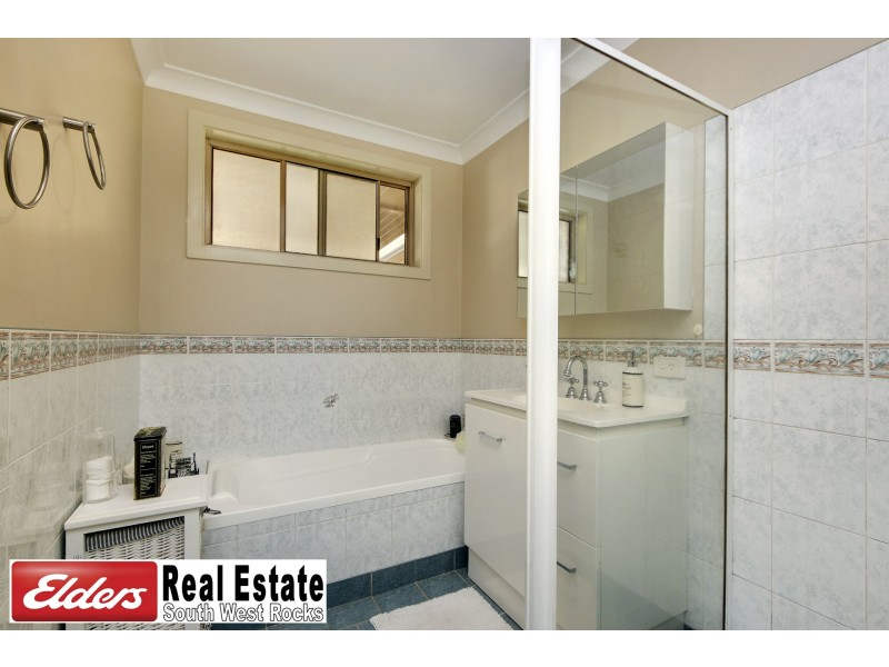 8 Herbert Appleby Cct, South West Rocks NSW 2431