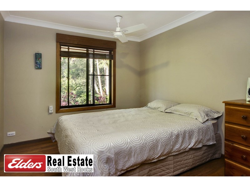 38 Hutcheson St, Hat Head NSW 2440