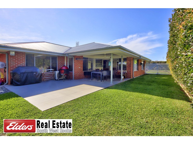 26 Waianbar Ave, South West Rocks NSW 2431