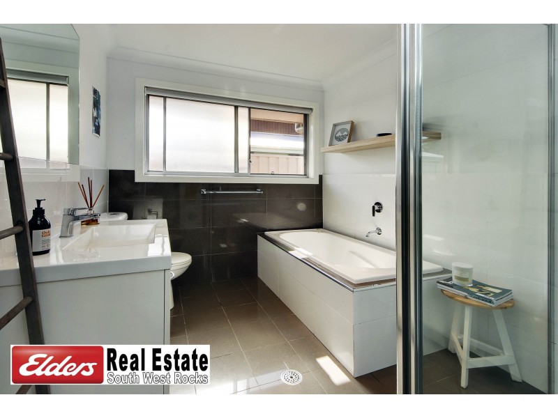 26 Waianbar Ave, South West Rocks NSW 2431