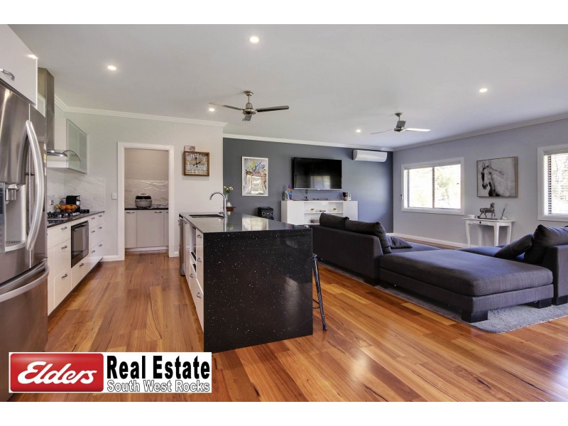 10 Carron Place, Arakoon NSW 2431