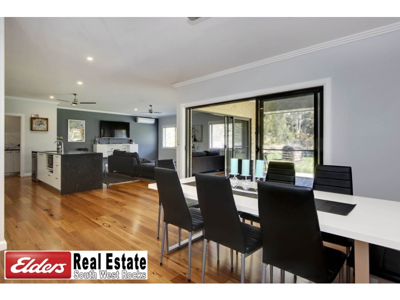 10 Carron Place, Arakoon NSW 2431