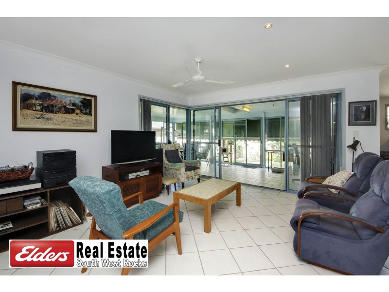 7 Frank Cooper St, South West Rocks NSW 2431