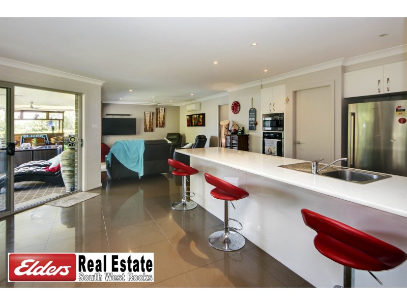 6 Rosedale Ave, South West Rocks NSW 2431