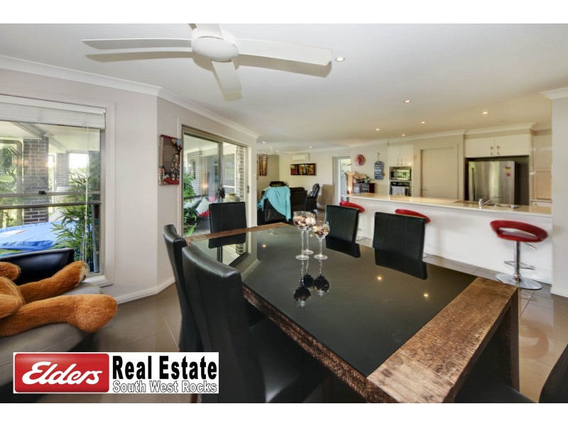 6 Rosedale Ave, South West Rocks NSW 2431