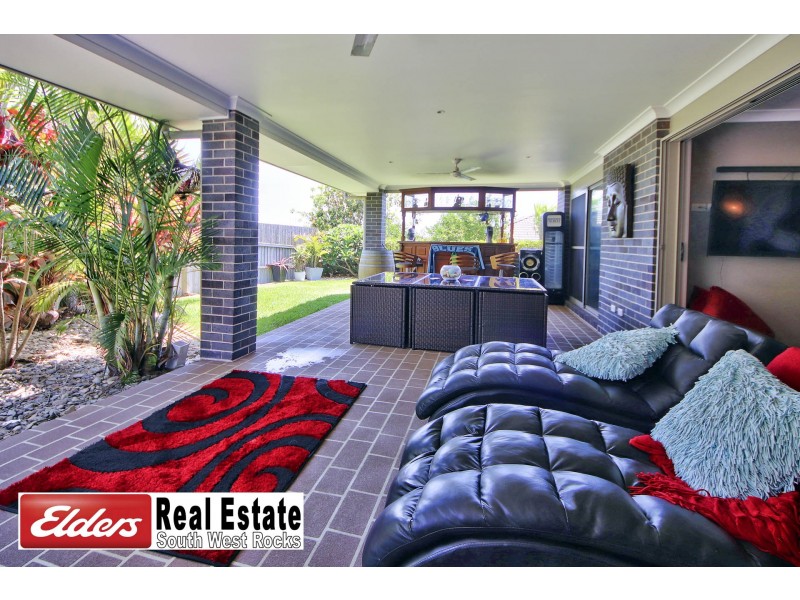 6 Rosedale Ave, South West Rocks NSW 2431
