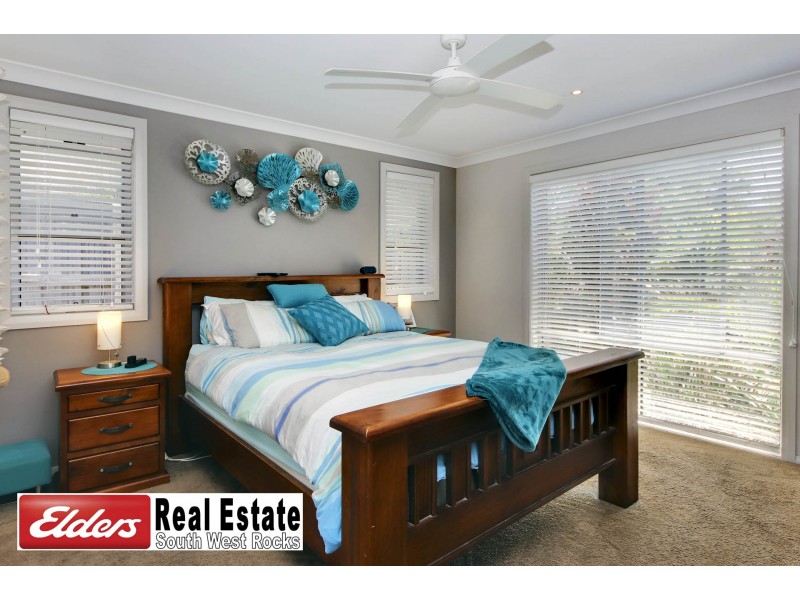 6 Rosedale Ave, South West Rocks NSW 2431